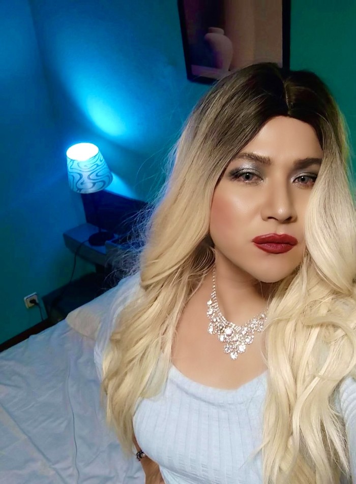 POLLONA SENSUAL CACHONDA CON LA POLLA SIEMPRE DURA