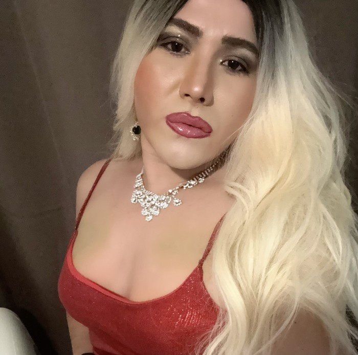 POLLONA SENSUAL CACHONDA CON LA POLLA SIEMPRE DURA