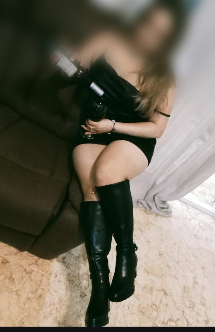 MUJER COMPLACIENTE DISPUESTA AL PLACER