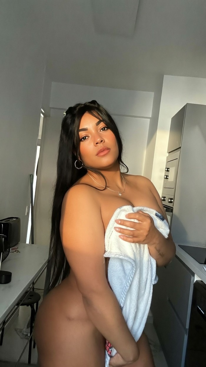 Tentación Morena de Curvas Ardient