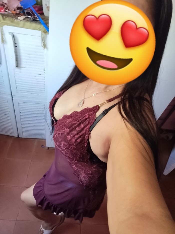 JENNY, Madurita total, con curvas espectaculares.