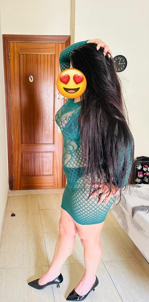 JENNY, Madurita total, con curvas espectaculares.
