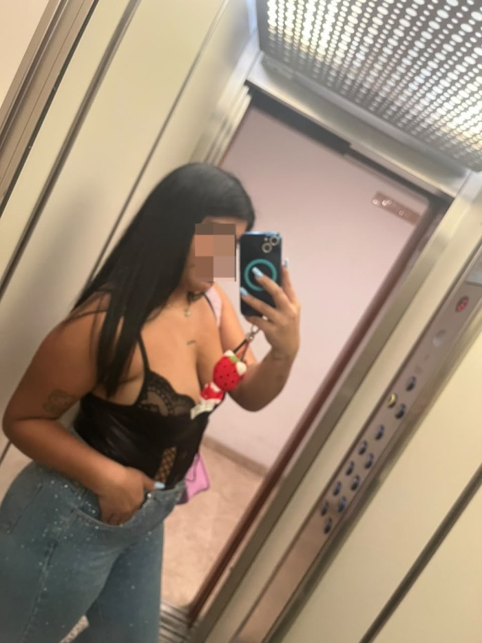 COMPLACIENTE SENSUAL ARDIENTE DESEOSA DE SEXO
