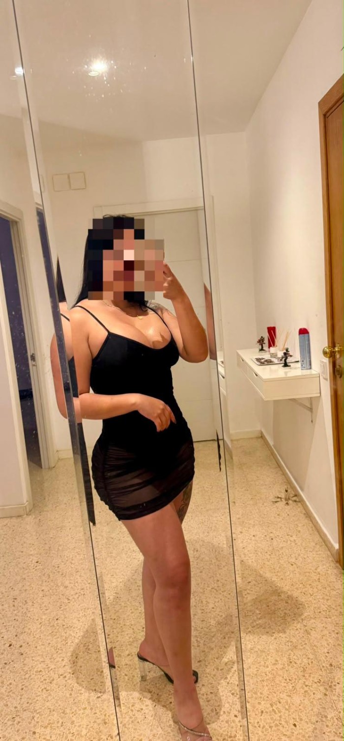 SENSUAL COMPLACIENTE SENSUAL DESEOSA DE SEXO