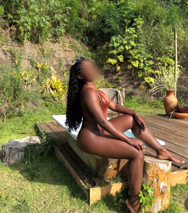 Pamela fiestera mulata guapa brasileña unos dias p