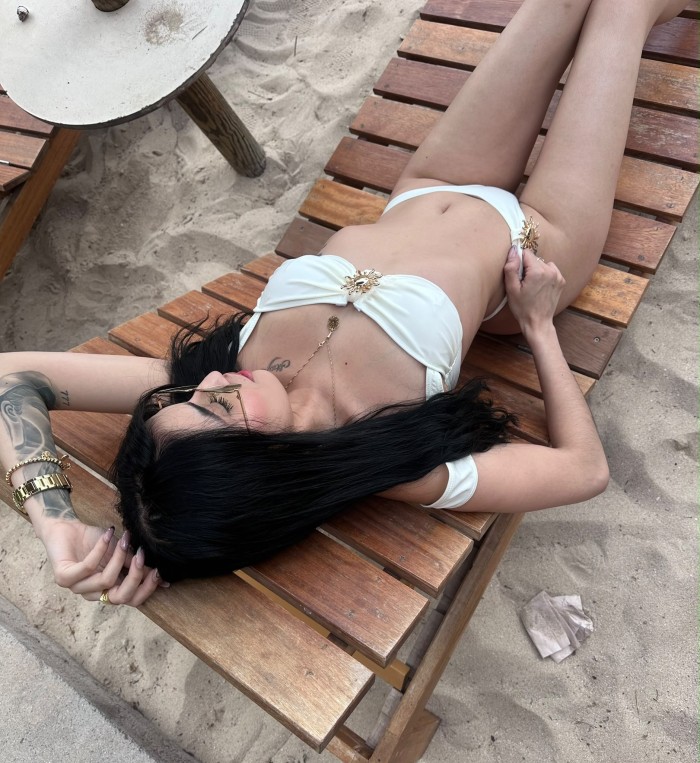 – **Dulce por fuera, traviesa por dentro** –