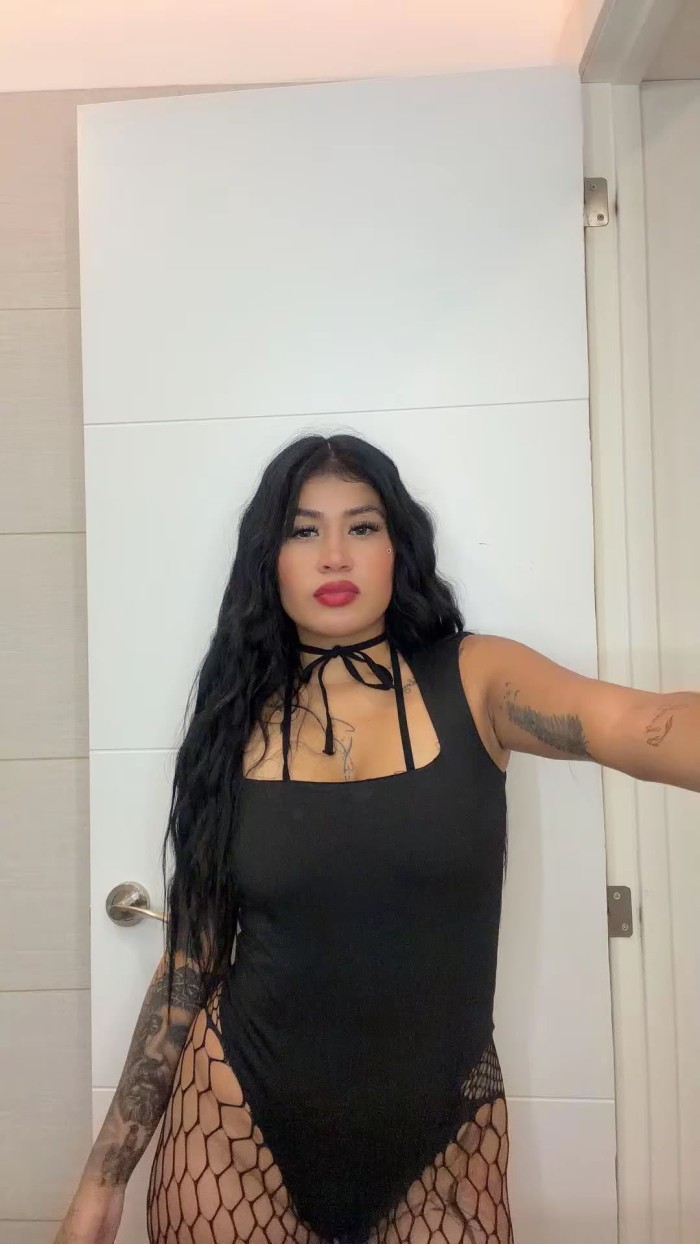 RICA APRETADITA DESEOSA DE SEXO EN LAS GALLETAS