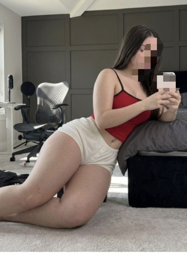 LATINA CON TREMENDA CURBA DISPUESTA SER TU AMANTE