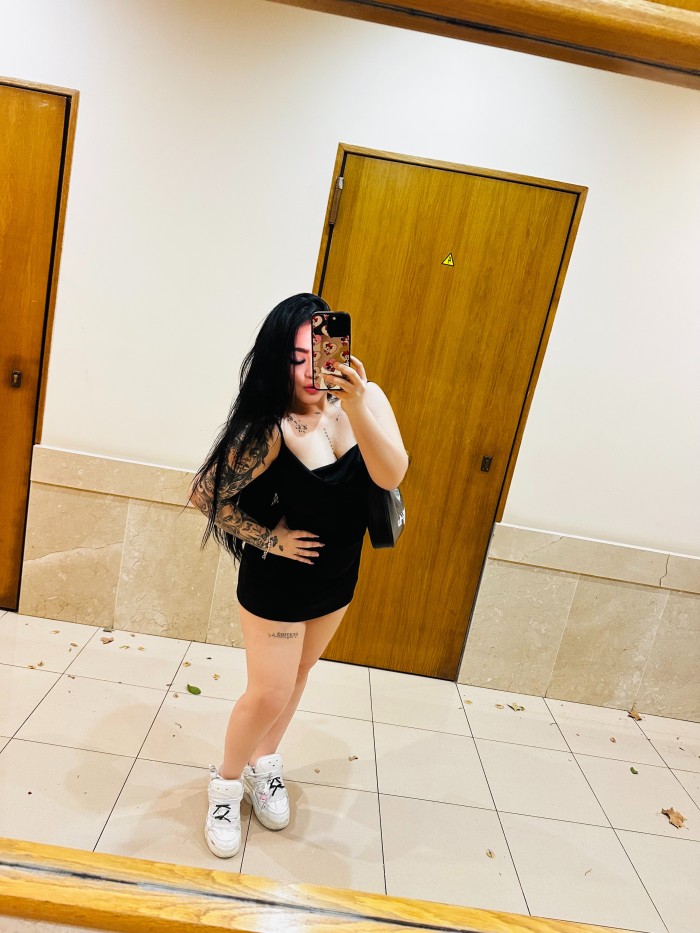 Jovencita colombiana fiestera