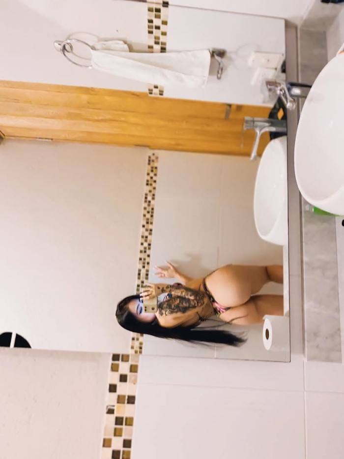 Jovencita colombiana fiestera