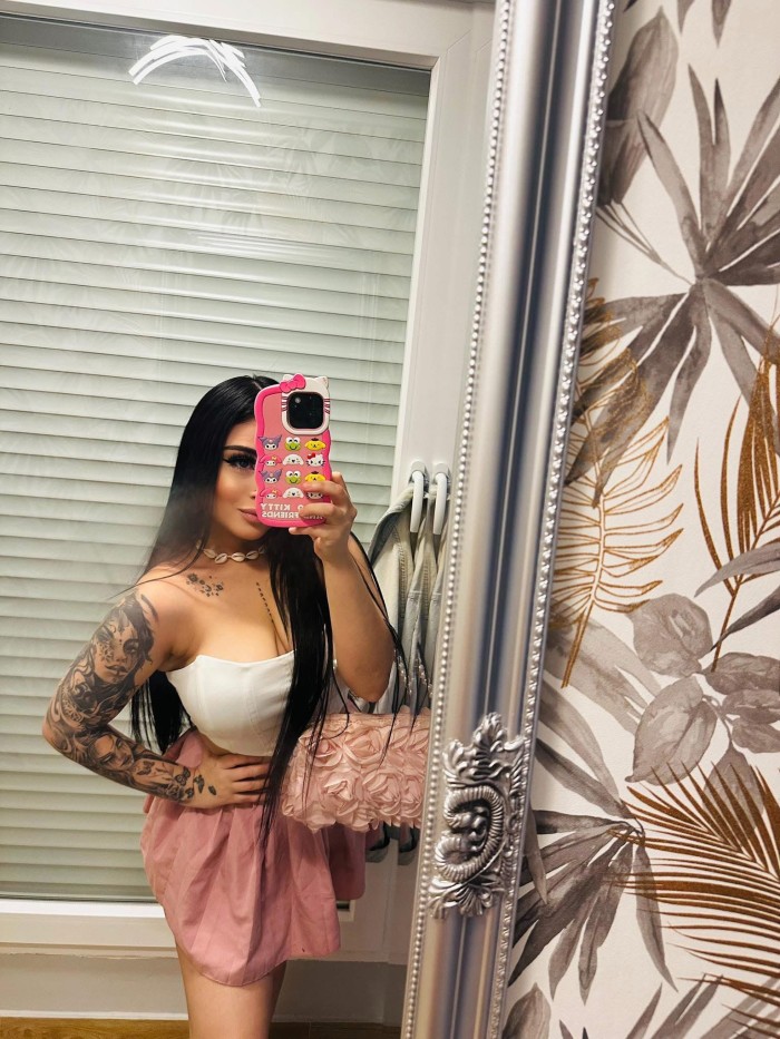 Jovencita colombiana fiestera