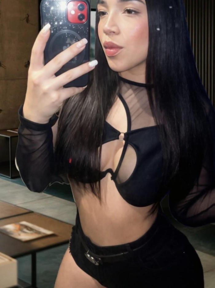 Rica jovencita caliente con ganas de pasarlo bien