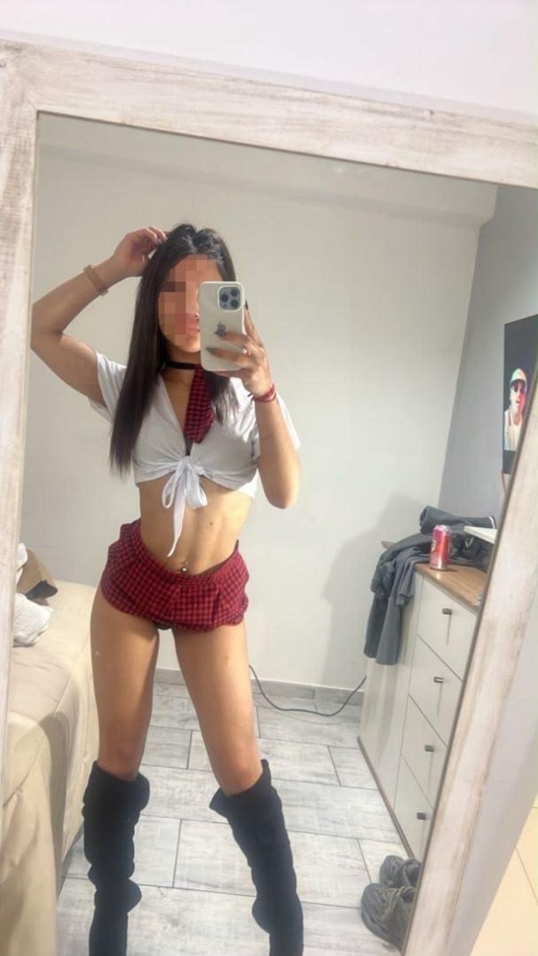 ESTUDIANTE FIESTERA Y JUGUETONA