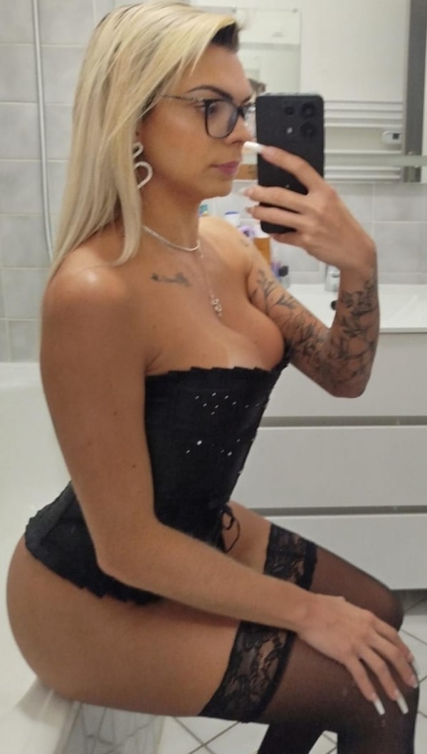 La rubia más sexy y complaciente de MARBELLA…