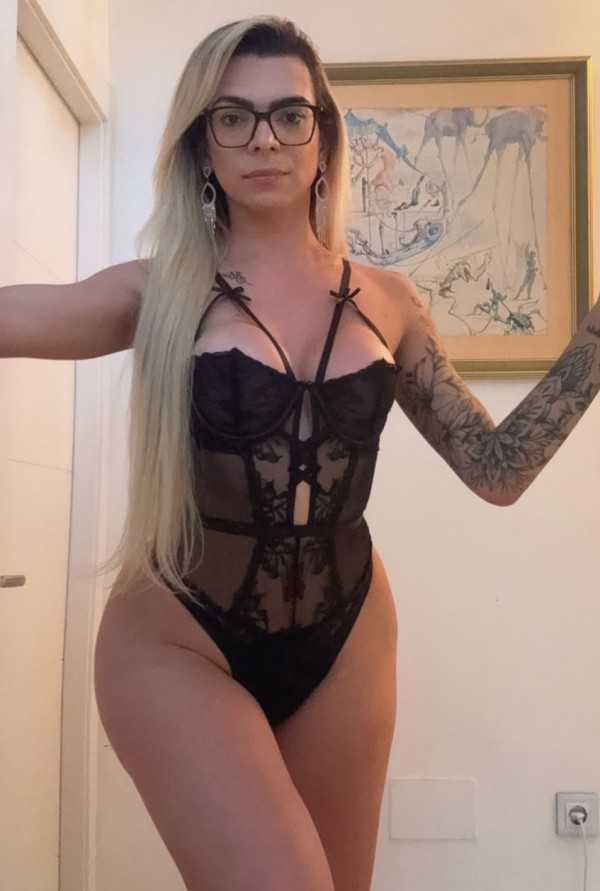 La rubia más sexy y complaciente de MARBELLA…
