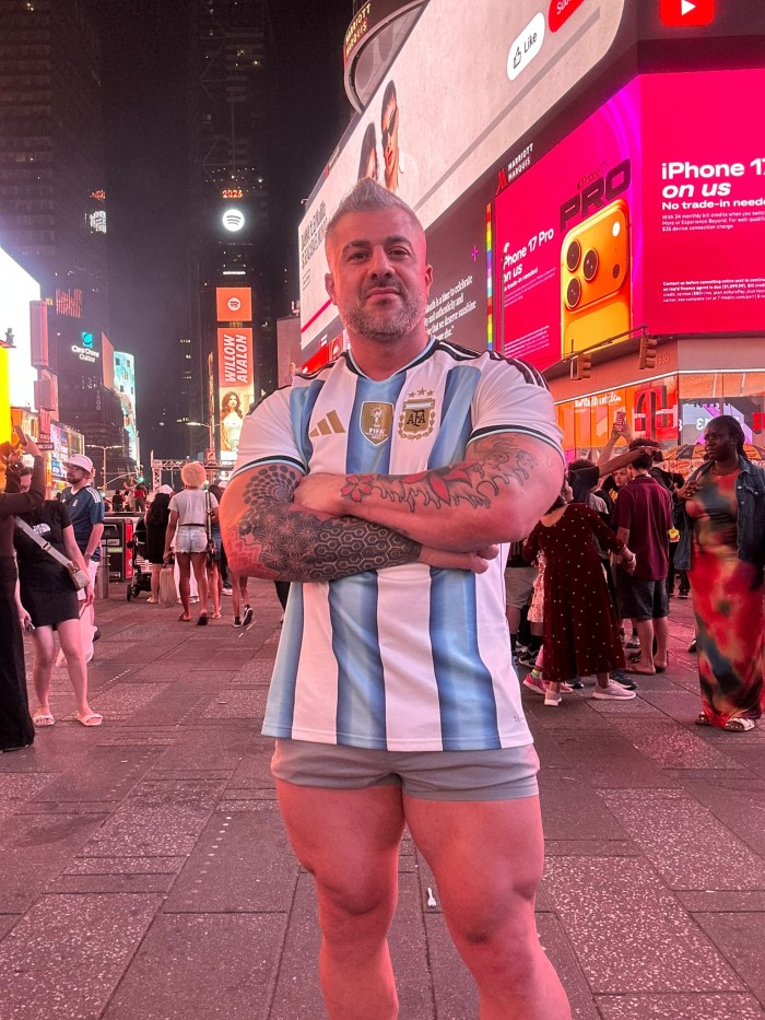 MARCO DI PIETRO masajista profesional y acompañante vip