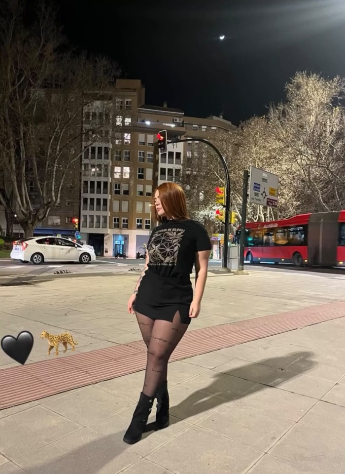 CULONA Y CALIENTE , MUJER DIVINA COMPLACIENTE
