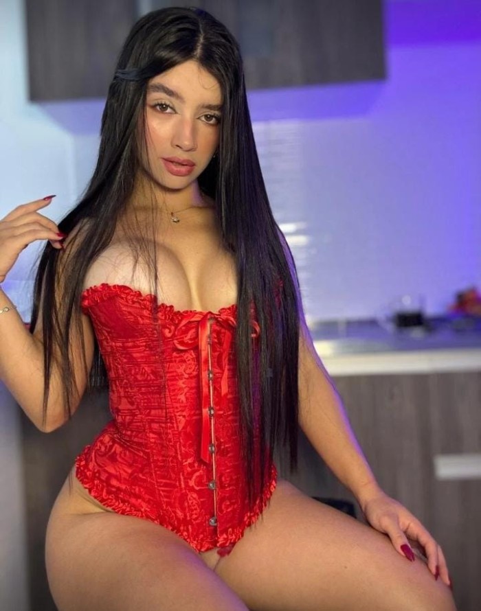 ARDIENTE COMPLACIENTE SENSUAL DESEOSA DE SEXO