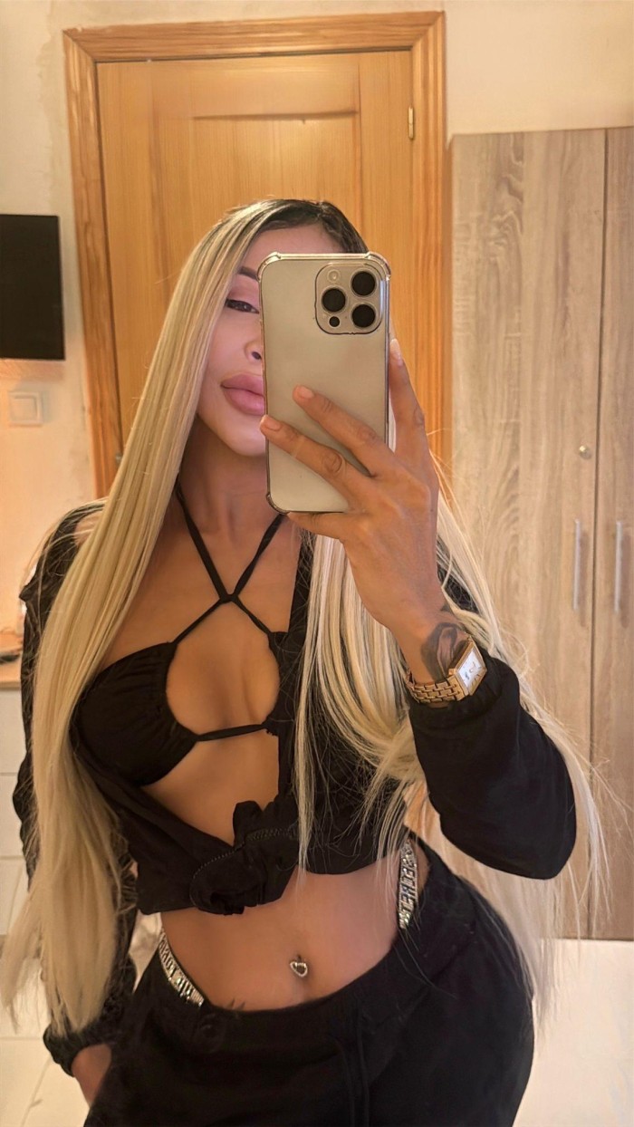 IMPLICADA CACHONDA DESEOSA DE PASION Y LUJURIA