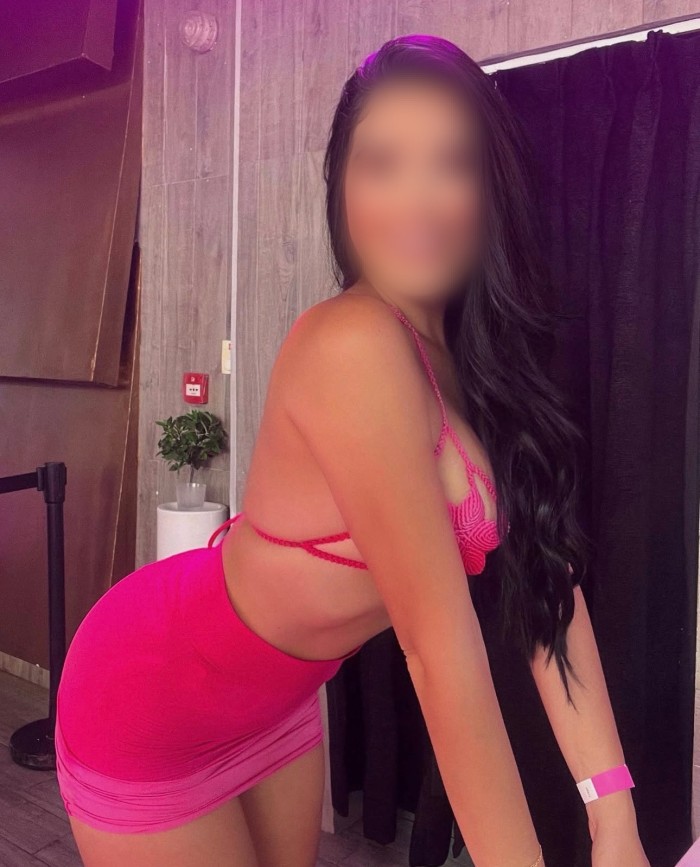 Camila jovencita latina fiestera en Candelaria