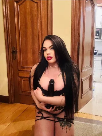 CHICA TRANS DOMINANTE CACHONDA VERSATIL