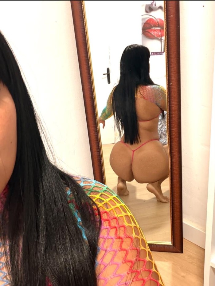 QUIERO SENTIRTE COMPLETO EN MI COÑITO JUGOSO