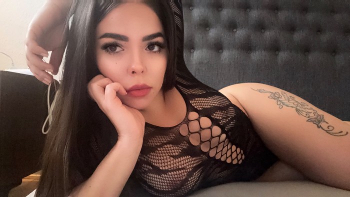 UNA JOVEN ENCANTADORA!!