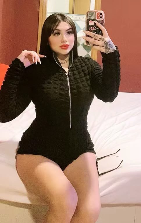 CHICA MUY CACHONDA Y BUENAS CURVAS