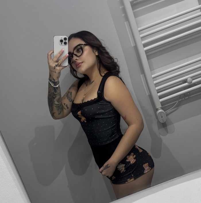Rubita encantadora y muy complaciente