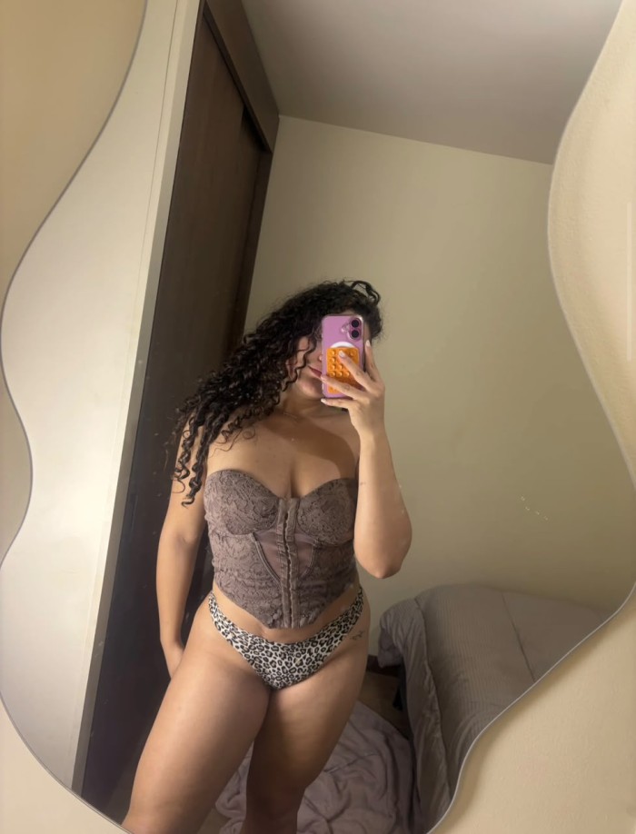 Fiestera cachonda con ganas de sexo 24h