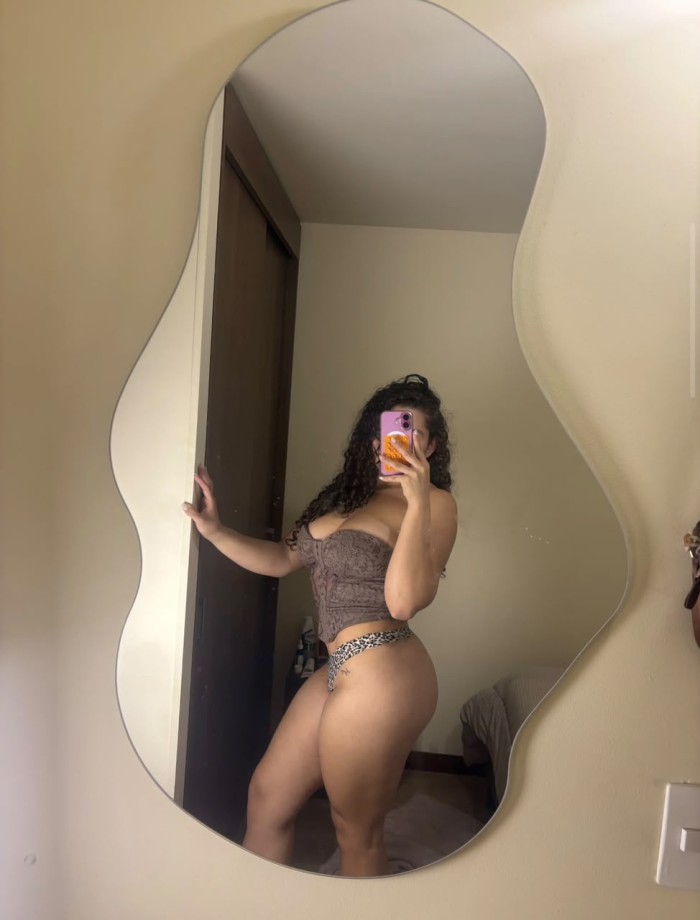 Fiestera cachonda con ganas de sexo 24h