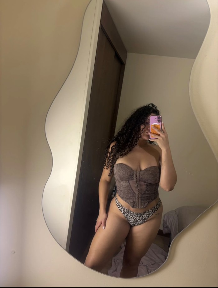 Fiestera cachonda con ganas de sexo 24h