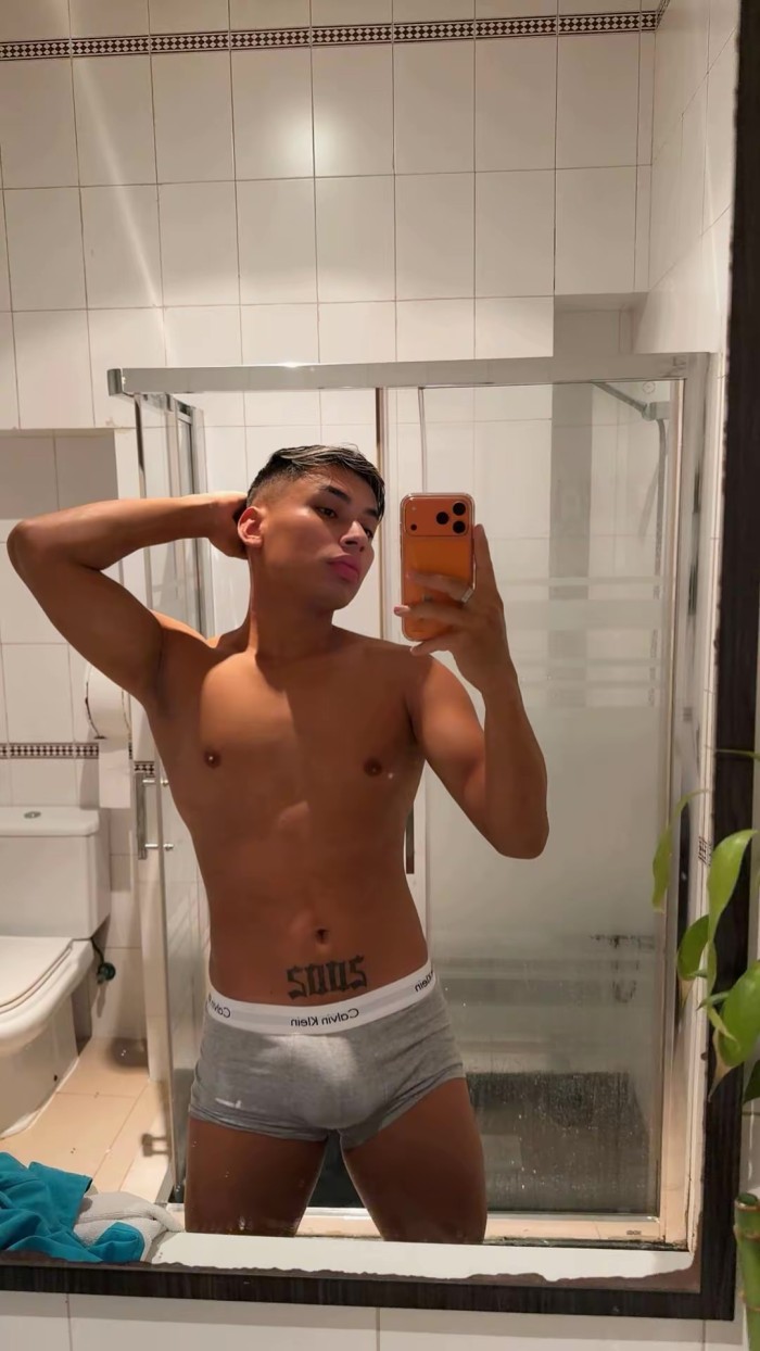 Jovencito latino 23 años en el PUERTO CON PISO PV