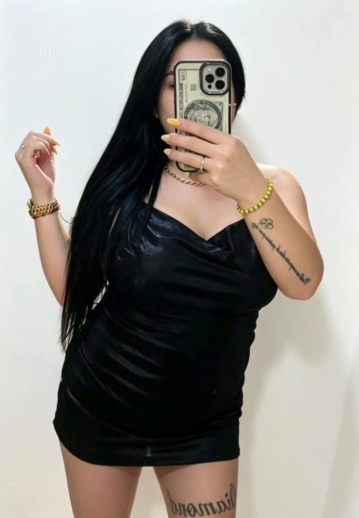 MIA, SOY UNA CHICA CACHONDA , REINA DEL GRIEGO