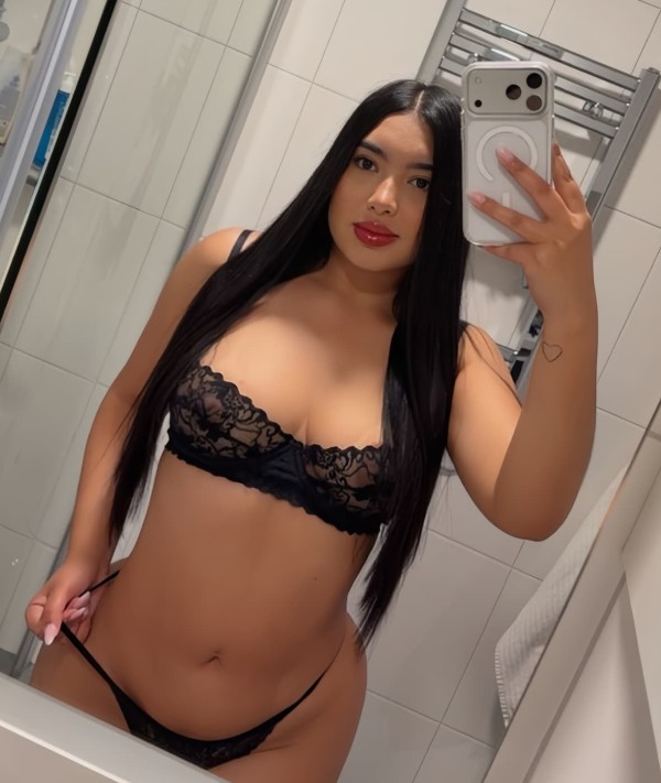 IVVY NOVEDAD EN BARCELONA, MUY CACHONDA