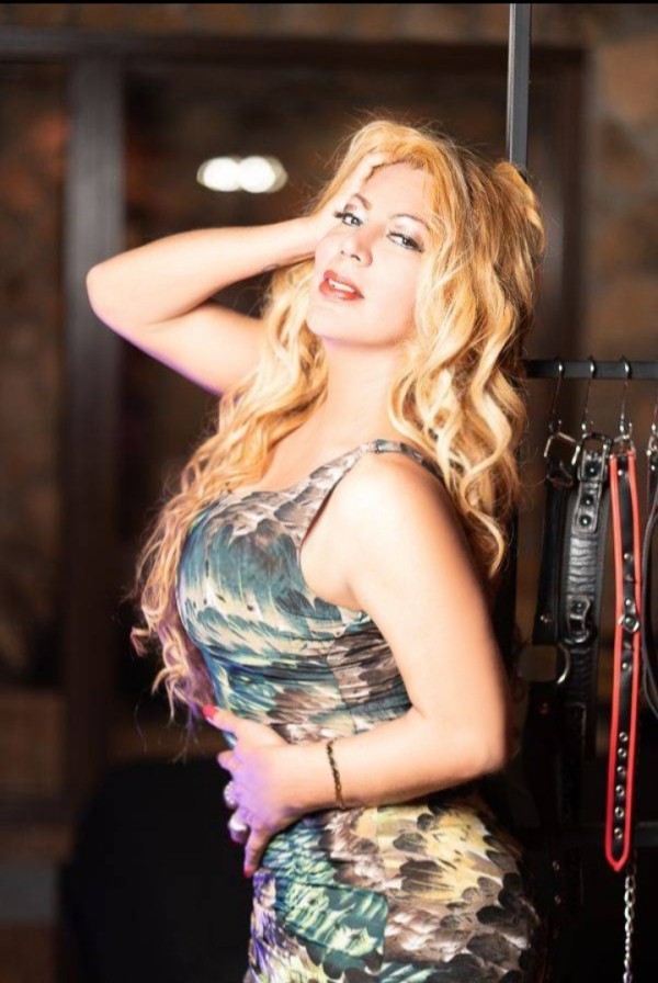 BRENDA MUJER TRANS CON CLASE VERSATIL