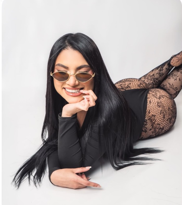 NOVEDAD RICA SEXI VEN QUITAME LAS BRAGUITAS