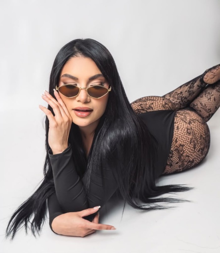 NOVEDAD RICA SEXI VEN QUITAME LAS BRAGUITAS