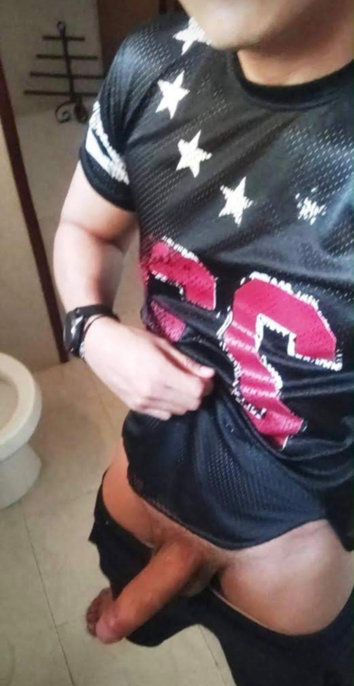 LATINO FOLLADOR BUSCA SUMISAS OBEDIENTES