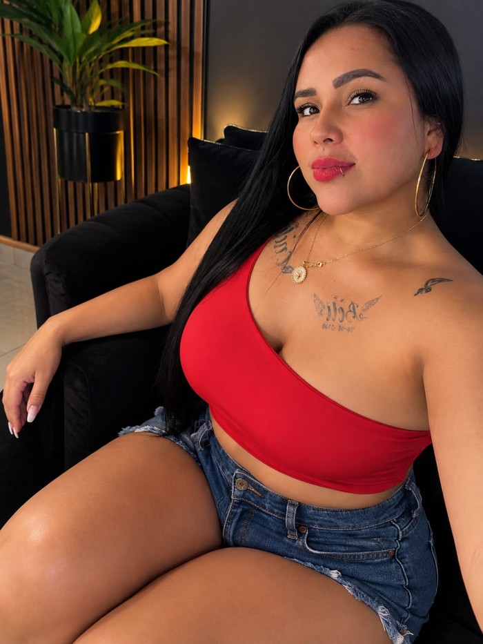 SOFIA MUY FIESTERA Y DIVERTIDA EN ALCIRA CON SITIO