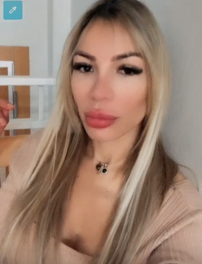 SAMANTA VENEZOLANA SUPER TOP EN ALCIRA CON SITIO