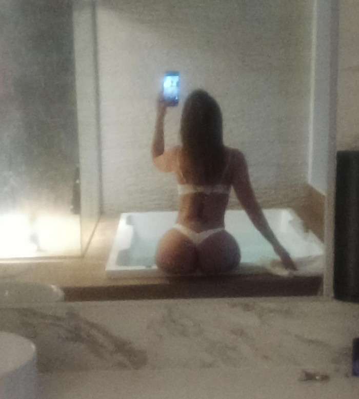 SAMANTA VENEZOLANA SUPER TOP EN ALCIRA CON SITIO