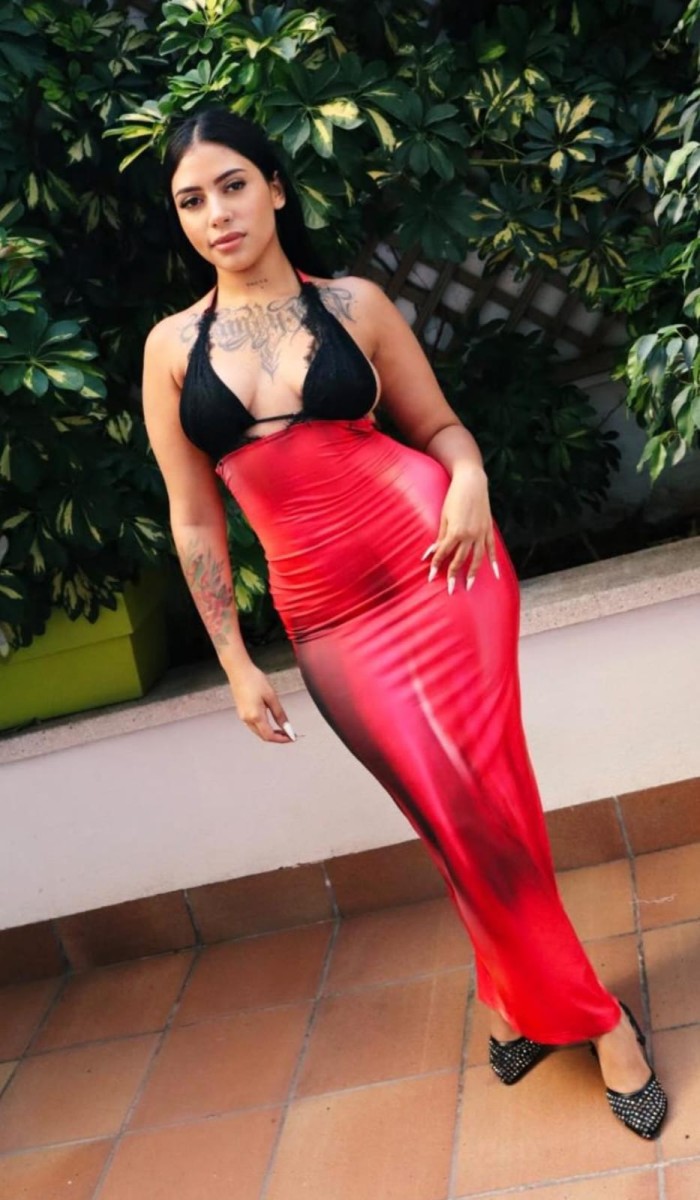 VANESSA NOVEDAD JOVEN COLOMBIANA EXPLOSIVA GUAPÍSIMA