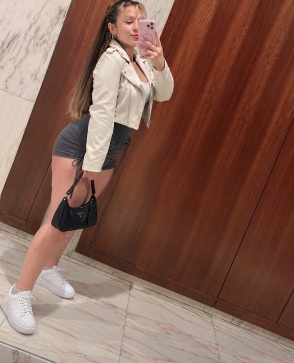 Sexy jovencita fiestera en Gijon