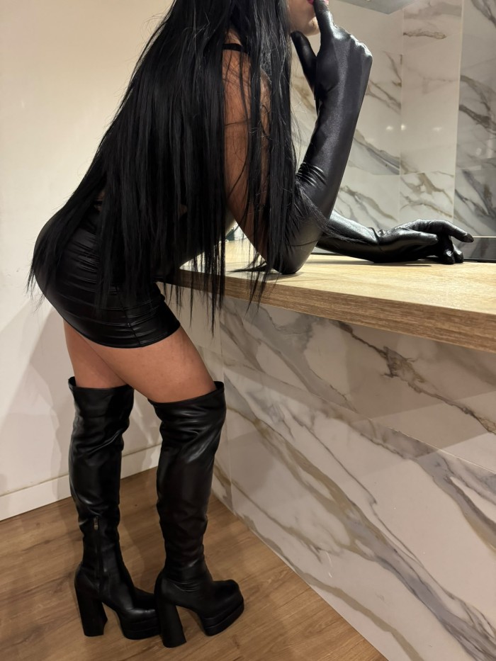 T-TREMENDA CHICA TRANS SENSUAL Y CACHONDA EN MATARÓ