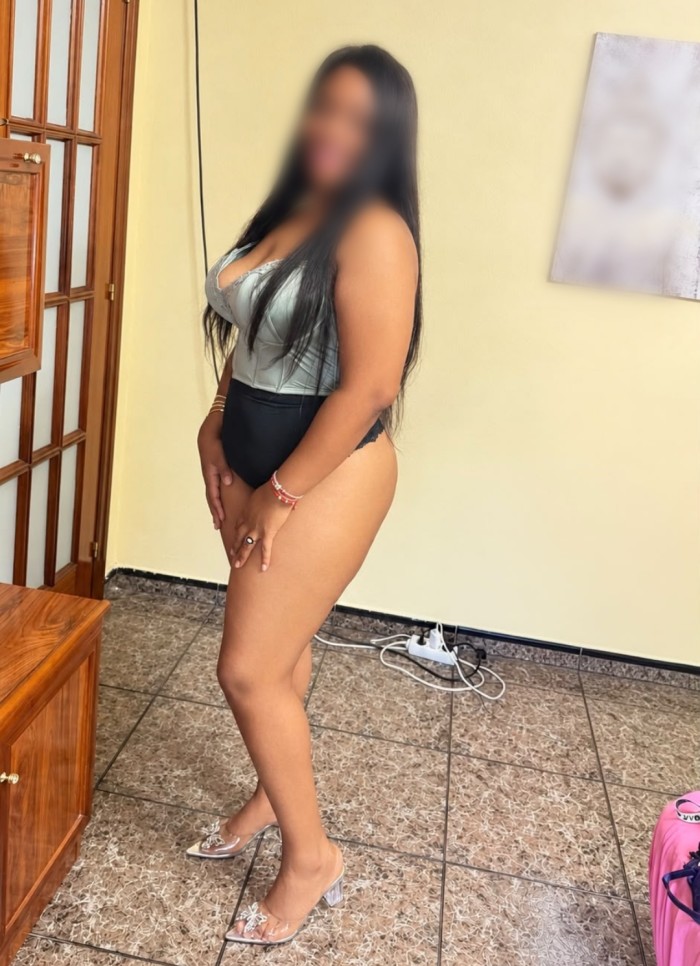MORENA ESBELTA, FOGOSA Y COMPLACIENTE