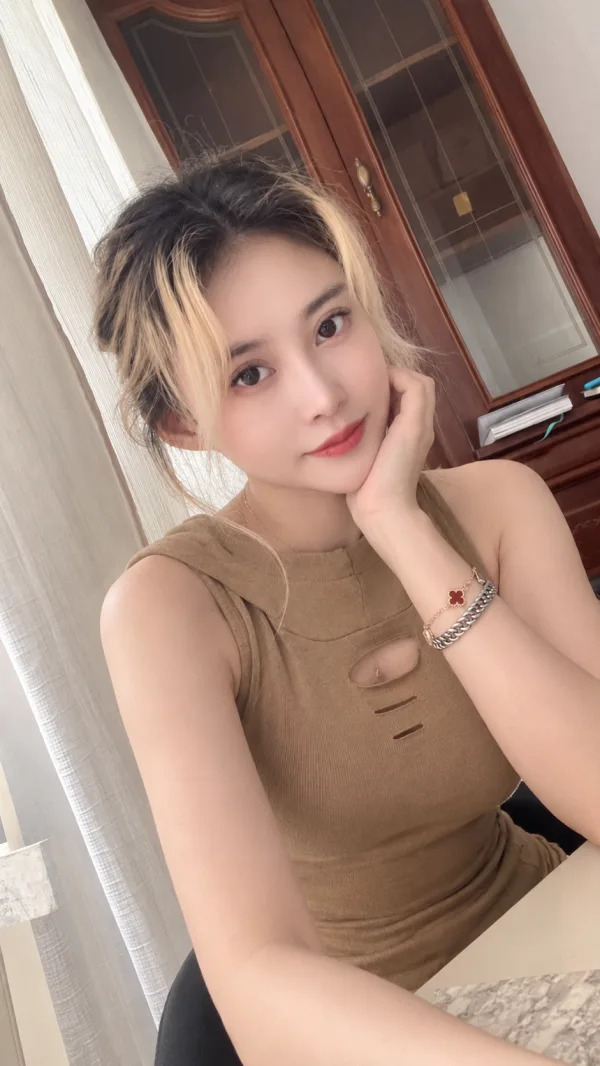 ASIATICAS Y LATINAS, SAN FERMÍN-ORCASUR, 671124666