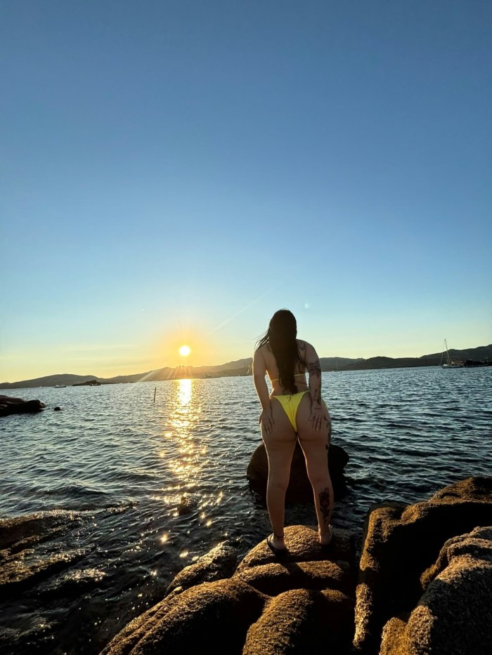 Abril Latina Caliente y Sensual en Alcoy