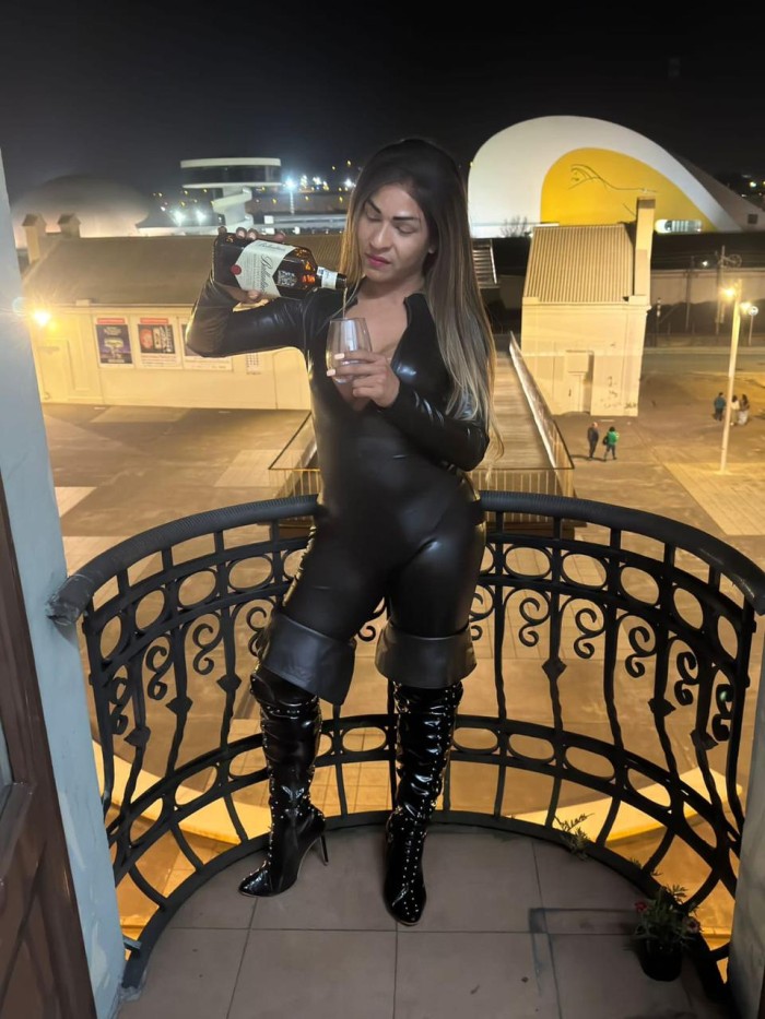 ARDIENTE, JUGUETONA, PURO DESEO SIN LÍMITES