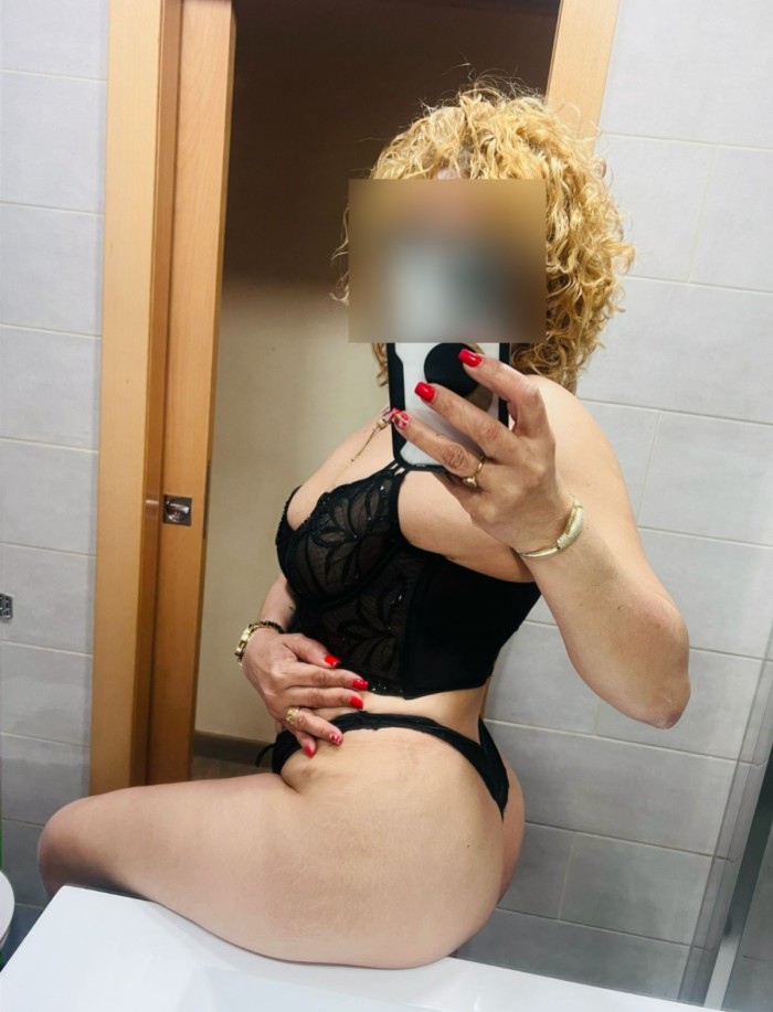 ¡MORBO, FIESTA Y MUCHO VICIO! UNA LATINA COMPLETA